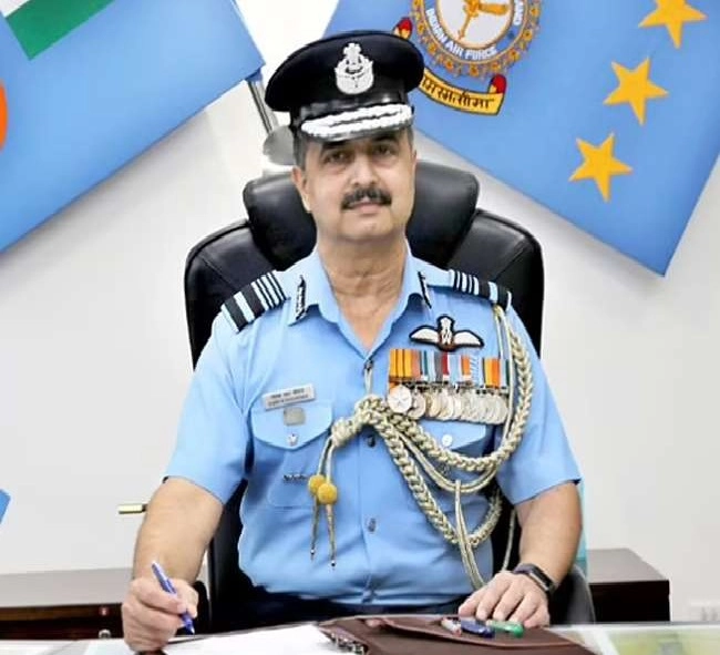 नांदेडचे भूमीपुत्र एअर मार्शल विवेक चौधरी भारतीय हवाई दलाचे प्रमुख