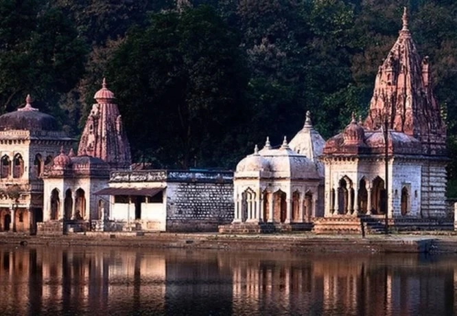 या मंदिरावर जर वीज चमकली तर रामाचं दर्शन घडतं
