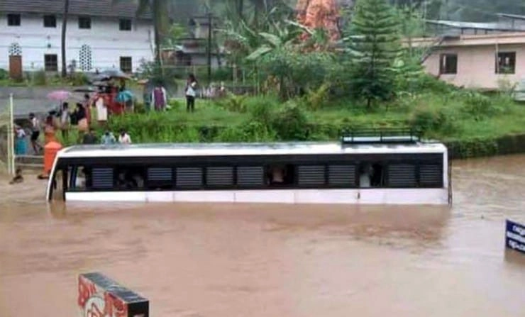 Kerala Flood :केरळमध्ये पूरस्थिती, आतापर्यंत नऊ मृत, 20 हून अधिक बेपत्ता, अमित शहा म्हणाले - केंद्र सरकारशक्य सर्व मदत करणार