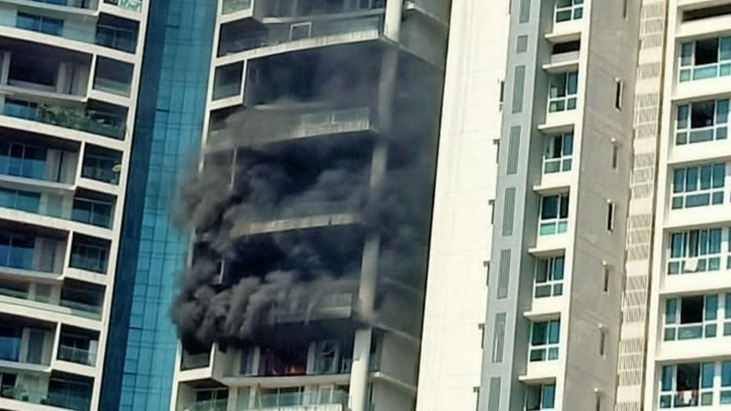 मुंबई इमारतीत आग: 19 व्या मजल्यावरुन उडी मारणाऱ्या व्यक्तीचा मृत्यू