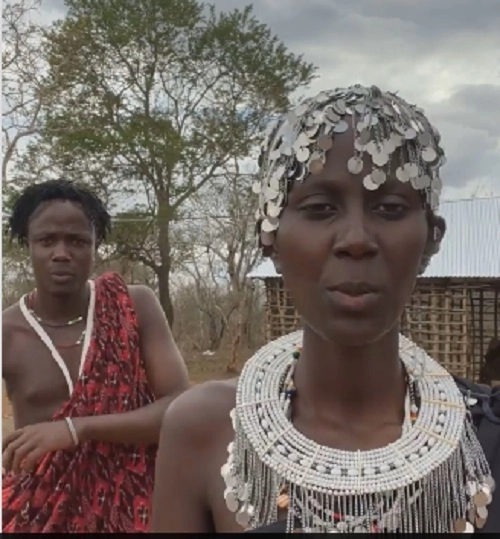 आफ्रिकन लोकही गात आहेत नोरा फतेहीचं गाणं, या दोन भावा-बहिणींनीचे पहा व्हिडिओ