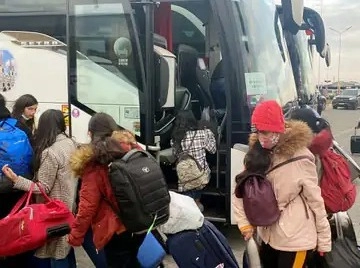 Russia-Ukraine war :40 भारतीय विद्यार्थी खासगी बसने पोलंडला रवाना, सरकारी मदत मिळाली नाही