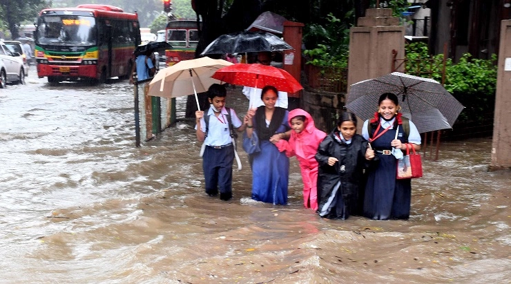 rain mumbai school