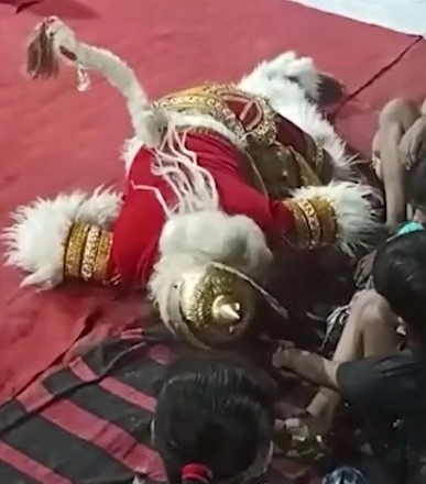 मैनपुरीमध्ये राम भजनावर डान्स करताना 'हनुमान' बनलेल्या तरुणाने प्राण सोडले