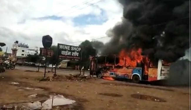 Aurangabad Bus caught fire : प्रवाशांना घेऊन जाणाऱ्या धावत्या बस मध्ये आग लागली