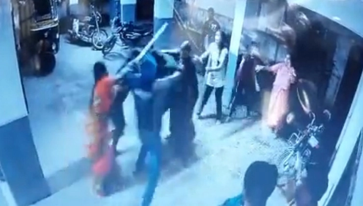 Clashes between residents in Pune