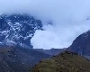 केदारनाथजवळ बर्फाचा डोंगर घसरल्याने घबराट पसरली आहे