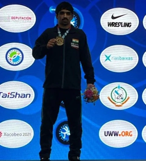 अमन शेरावत जागतिक स्पर्धेत सुवर्णपदक जिंकणारा पहिला भारतीय कुस्तीपटू ठरला