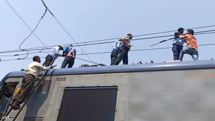 Mumbai Local Train दहिसर - बोरिवली दरम्यान मुंबई लोकल मार्गावर ओव्हरहेडची समस्या, रेल्वे सेवा प्रभावित