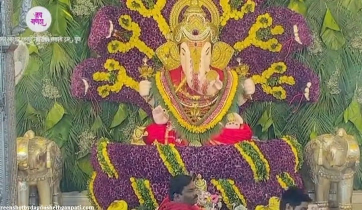 Pune :  दगडूशेठ गणपती मंदिरात शेषनागाची पुष्प सजावट
