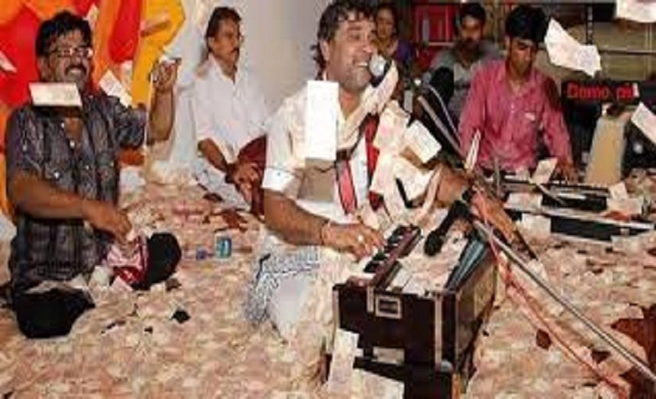 Gujarat: संगीतकाराच्या कार्यक्रमात पैशाची बरसात