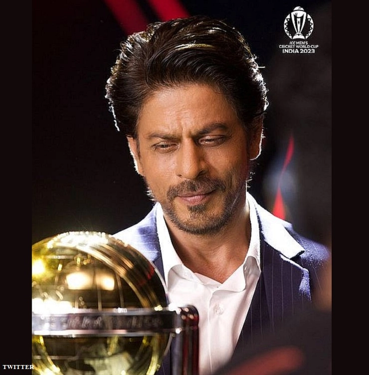 Shah Rukh Khan pic with Cricket World Cup Trophy