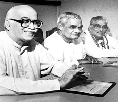 பாஜக ஆட்சிமன்றக் குழுவிலிருந்து வாஜ்பாய், அத்வானி, முரளி மனோகர் ஜோஷி நீக்கம்