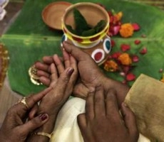 வலதுசாரி இந்துக்குழுக்களின் அழுத்தங்களால் கலப்புத் திருமண ஜோடியை பிரித்தோம்: போலீஸ்