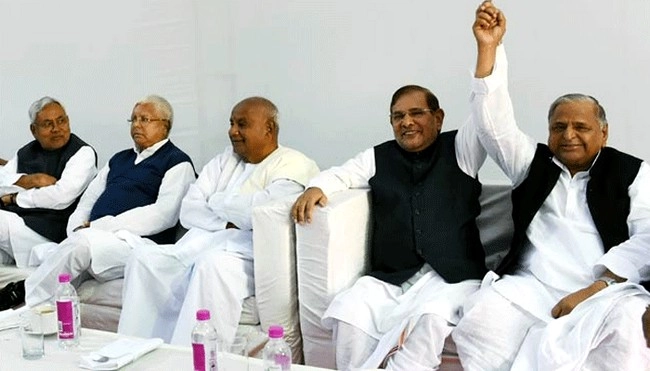 ஜனதா பரிவாரை சேர்ந்த 6 கட்சிகள் இணைந்து புதிய கட்சி: முலாயம் சிங் தலைவராக தேர்வு