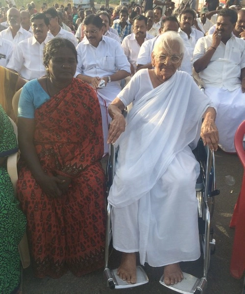 99 வயதில் 3 சக்கர நாற்காலியில் வந்து போராட்டம் நடத்திய வைகோவின் தாயார்
