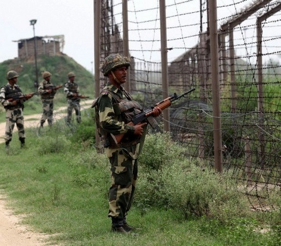 பாகிஸ்தான் ராணுவம் தாக்குதல்: இந்திய வீரர்கள் 2 பேர் பலி