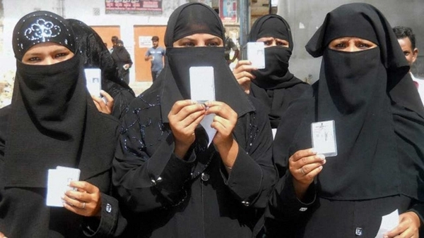 முதன் முதலாக தேர்தலில் பெண்கள்: சவுதியில் புதிய அரசியல் பிரவேசம்