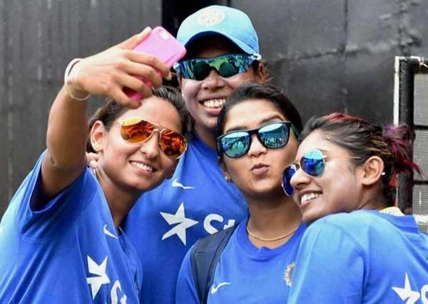 மகளிர் டி20 உலகக் கோப்பை: முதல் ஆட்டத்தில் இந்திய - வங்கதேசம் மோதல்