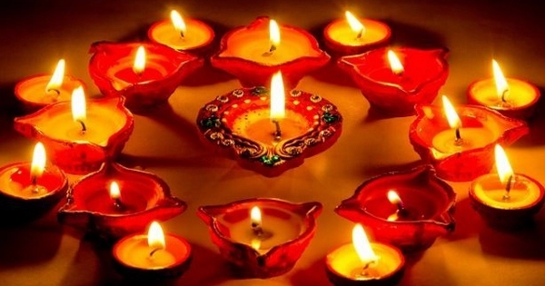Diwali 2016 - લક્ષ્મીની કૃપા મેળવવા દિવાળીમાં આ 8 સ્થાન પર દિવો જરૂર પ્રગટાવો