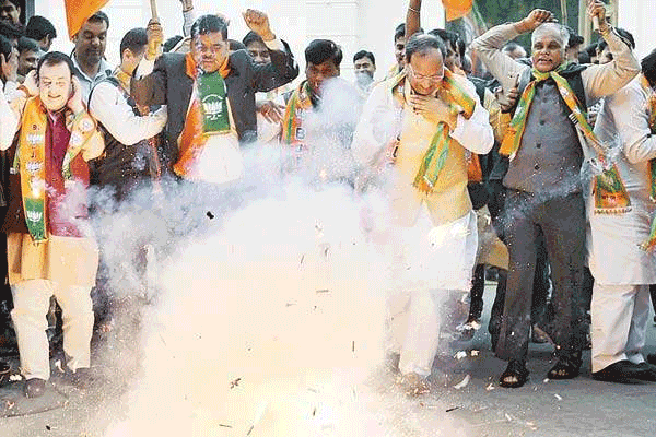 மகாராஷ்டிரா மாநகராட்சி தேர்தல். 10-ல் 8ஐ கைப்பற்றிய பாஜக