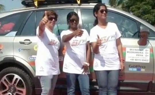 காரில் கோவை டூ லண்டன்: அசத்தும் 3 பெண்கள்