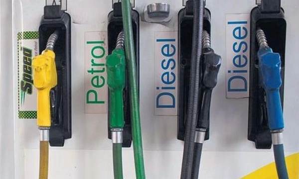 लगातार 10वें दिन बढ़े पेट्रोल-डीजल के दाम, सरकार घटा सकती है एक्साइज ड्यूटी