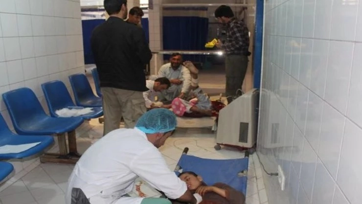 ஆப்கானிஸ்தான் பள்ளி மீது குண்டுவீச்சு: 150 பேர் பலி