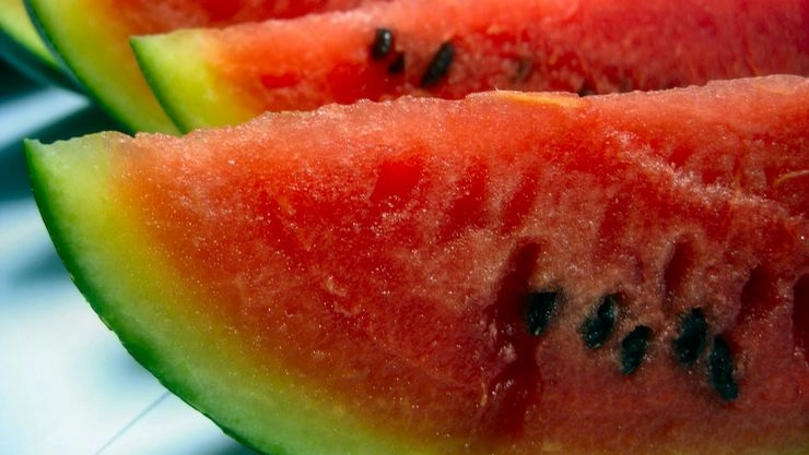 Watermelon benefits शरीरासाठी फायदेशीर कलिंगड
