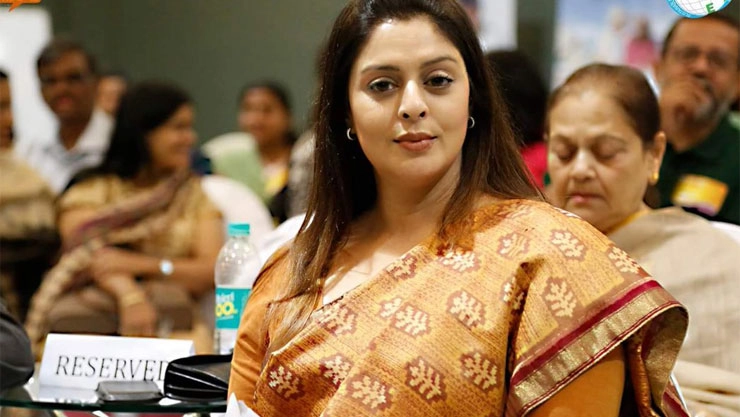 நடிகை நக்மா டிஸ்மிஸ்: காங்கிரஸ் கட்சி அதிரடி