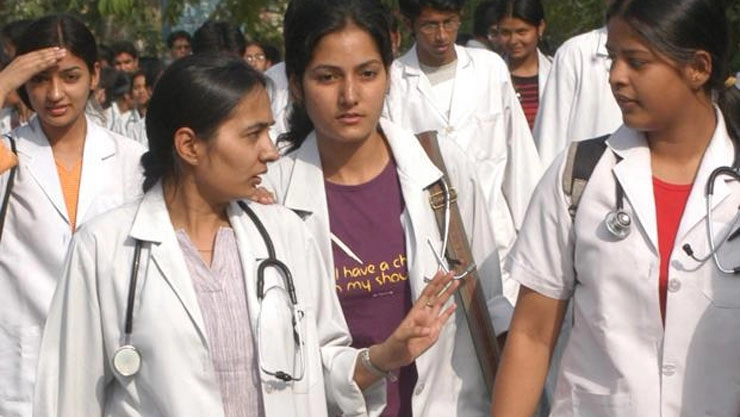 ગુજરાતની ૧૨ મેડીકલ કોલેજોમાં વધુ ૭૦૦ સીટોની મળી મંજૂરી