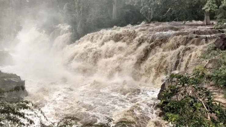 2 லட்சம் கன அடி நீர் திறப்பு : ஓகேனக்கல் பகுதியில் வெள்ள அபாயம்