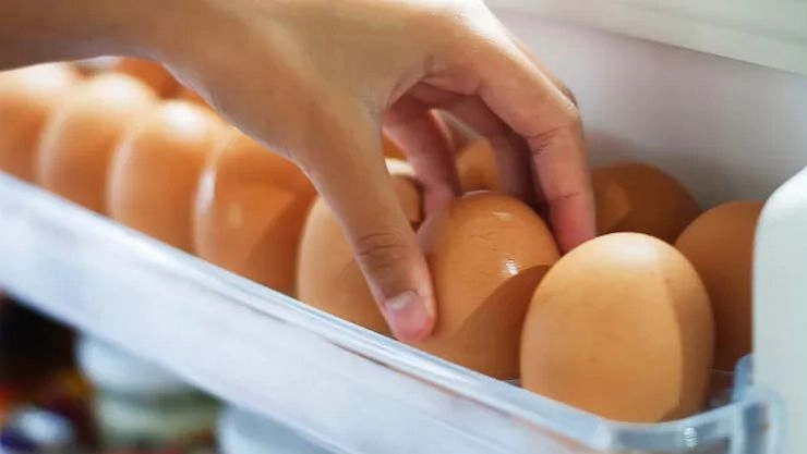 फ्रीजमध्ये अंडी ठेवता, मग या 5 गोष्टी जाणून घ्या