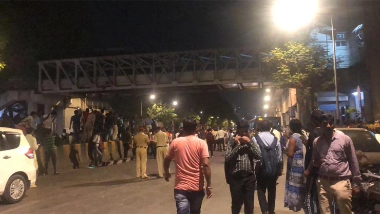 Mumbai Foot Overbridge Collapse-: મુબઈમા CST પાસે ફુટઓવર બ્રિઝ દુર્ઘટના 4 લોકોના મોત, 28 ઘાય઼લ