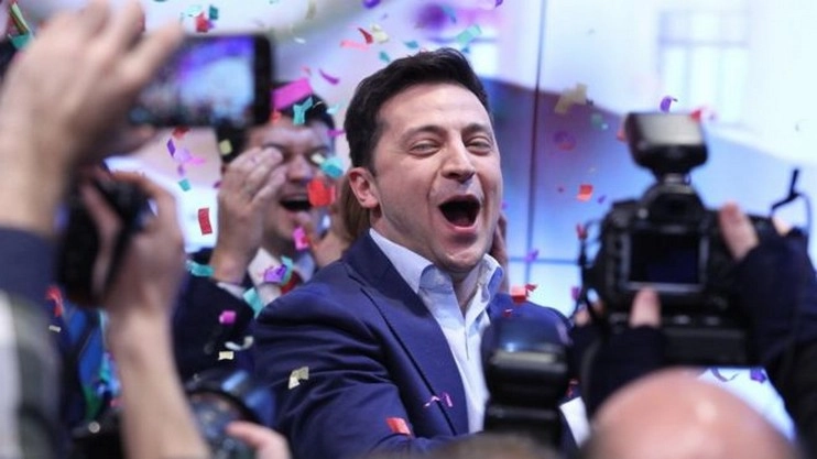 युक्रेन : राष्ट्रपतीपदाच्या निवडणुकीत कॉमेडियन झेलेन्स्की विजयाच्या उंबरठ्यावर - एक्झिट पोल
