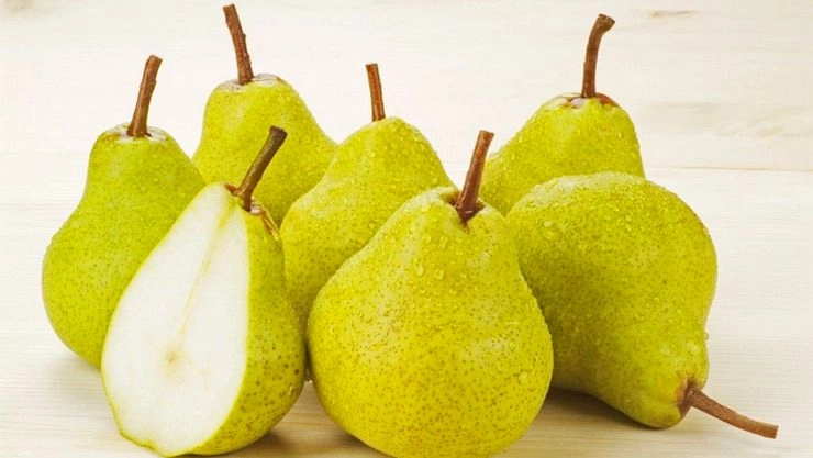 Pears Health and Beauty Benefits : चमकदार त्वचेसाठी दररोज एक नाशपाती खा, आरोग्यासह सौंदर्यवर्धक फायदे मिळतात