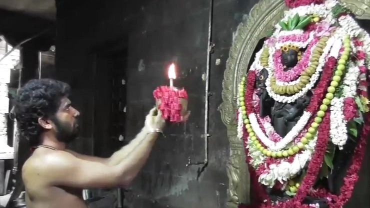 கரூர்: தேய்பிறை அஷ்டமியை முன்னிட்டு காலபைரவருக்கு சிறப்பு அபிஷேகம்