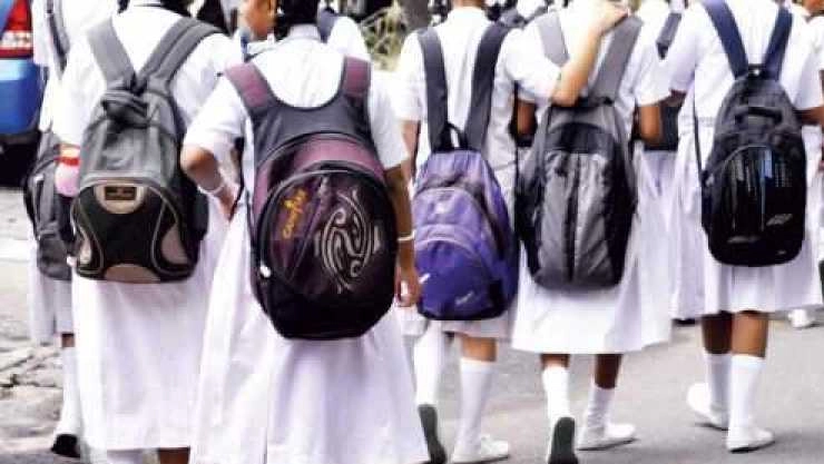 கனமழை எதிரொலி: இன்று எந்தெந்த மாவட்டங்களில் பள்ளிகள் விடுமுறை?