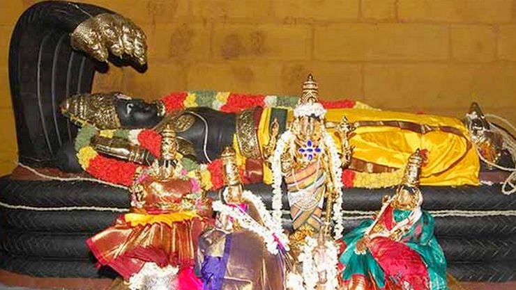 வைகுண்ட ஏகாதசி: பெருமாள் கோவில்களில் சொர்க்க வாசல் திறப்பு!