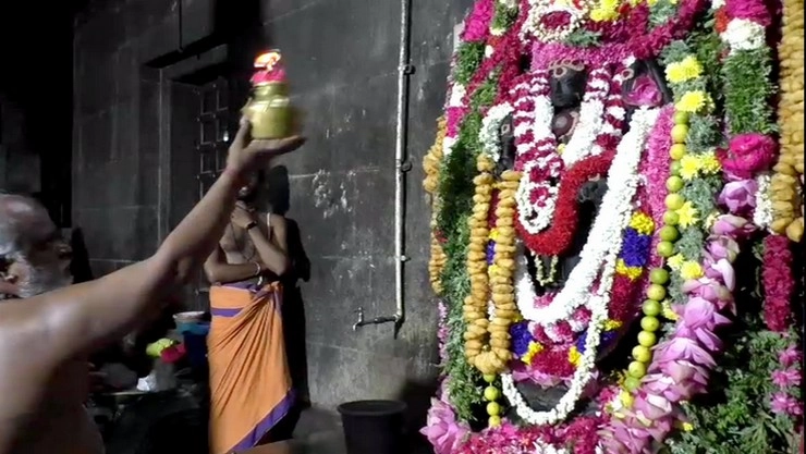 கரூர்: ஸ்ரீ கல்யாண பசுபதீஸ்வரர் ஆலயத்தில் தேய்பிறை அஷ்டமி விஷேச அலங்காரம்
