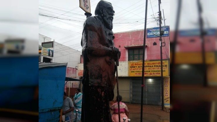 பெரியார் சிலை மீது காவி: பாரத்சேனா அமைப்பின் அமைப்பாளர் சரண்!
