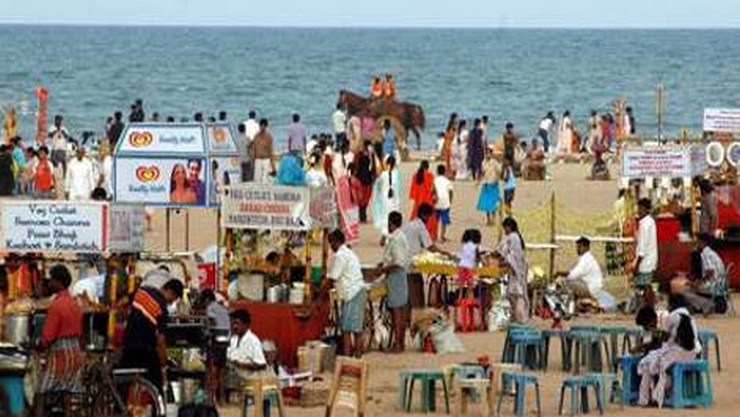 தொடர் விடுமுறை எதிரொலி: மெரீனாவில் குவிந்த பொதுமக்கள்