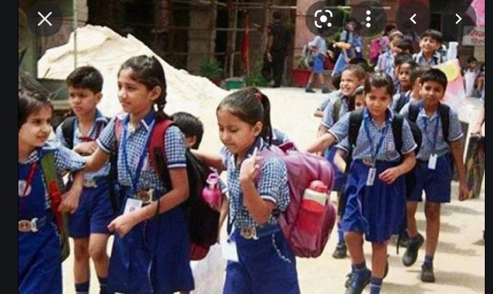 கனமழை எதிரொலி: இன்று எந்தெந்த மாவட்டங்களுக்கு பள்ளிகள் விடுமுறை!