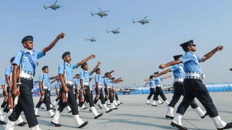 Agniveer Air Force Naukri हवाई दलात 12वी पासला अग्निवीर होण्याची संधी, पगारासह मिळतील या सुविधा