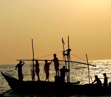 தமிழக மீனவர்களை விடுதலை செய்ய வலியுறுத்தி ராமேஸ்வரம் மீனவர்கள் 5 ஆவது நாளாக வேலை நிறுத்தம்