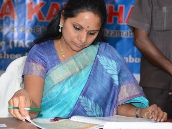 #BudgetSession2019 : మా నాన్న పథకాన్ని కాపీ కొట్టారు : తెరాస ఎంపీ కవిత