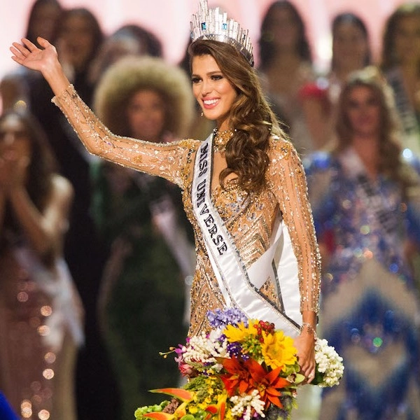 Iris-Mittenaere-crowned-Miss-Universe