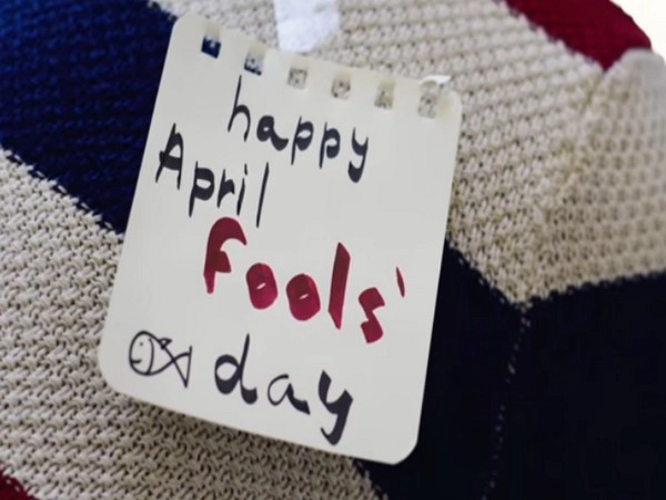 April Fools Day Pranks एप्रिल फूल बनवायचे 10 April Fools Best Ideas