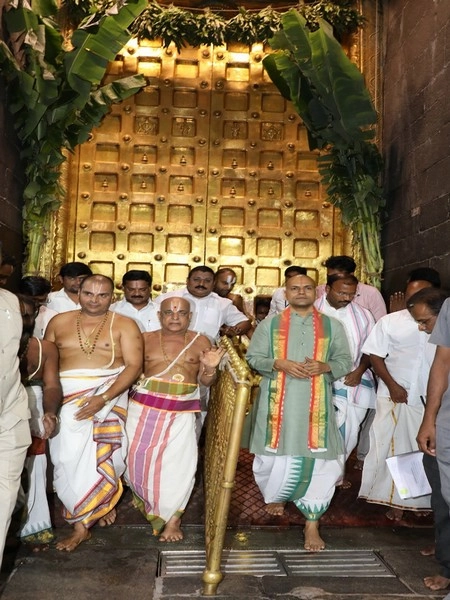 చంద్రగ్రహణం కారణంగా శ్రీవారి ఆలయం మూత : టిటిడి ఈవో
