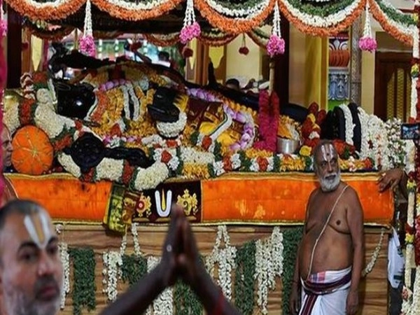 1979కి తర్వాత 2019లో అత్తి వరదర్ దర్శనం.. శయన స్థితి నుంచి నిల్చుని? (video)